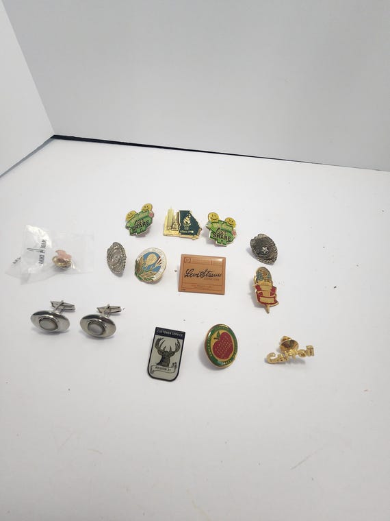 Mixed Lot of Vintage Collectable Pins - Pins - Vintage Pins - Collectable Pins - Buttons - Pinbacks