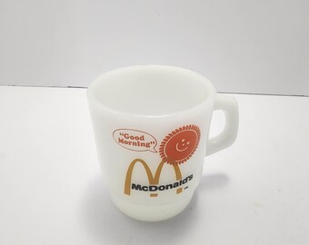 マクドナルド、蓋付きトラベルマグ、グレーレッド、プラスチックカップ