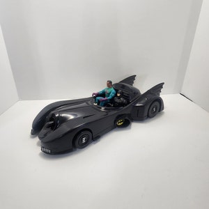 1989年 Toybiz バットマン DC バットモービル フィギュア付き - バット