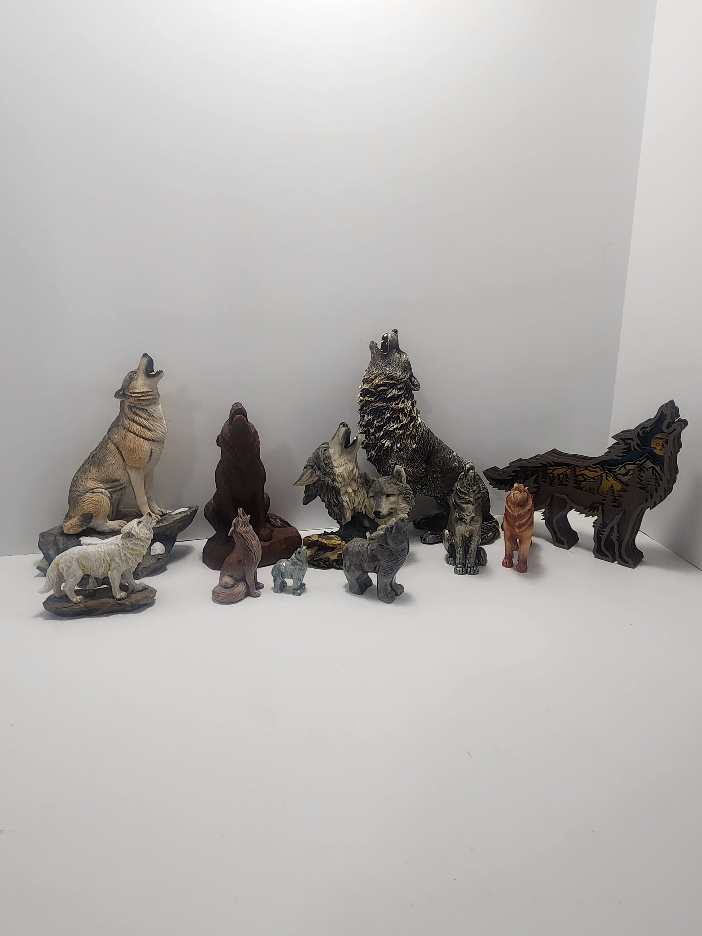 Howling Wolf Figurines - Wolves - Howling Wolves - Animals 