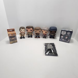 The Walking Dead Figures & Memorbilla - Mystery Figures - AMC - AMC Toys - TWD - The Walking Dead Toys - Rose Mirror - Necklace - Mirror