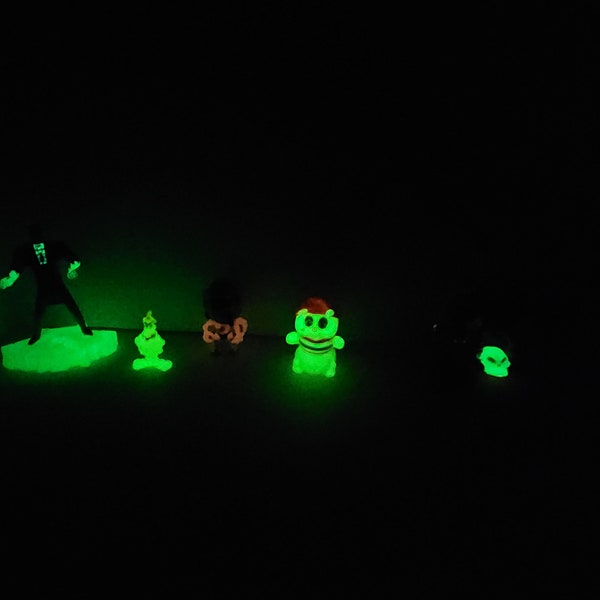 Glow In The Dark Toy Figures - Blacklight - Blacklight Display - Uranium - Toys - Glowworm - Marvel Toys - Blacklight Toys - Vintage Toys