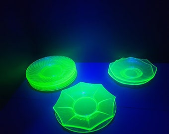 ウランの輝きを放つヴィンテージ ディプレッション ガラス プレート