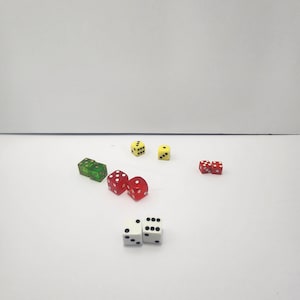 Spare Vintage Colored Dice Lot - Dice - Colored Dice - Dice Games - Games - Games - Rpg - Role Playing Games