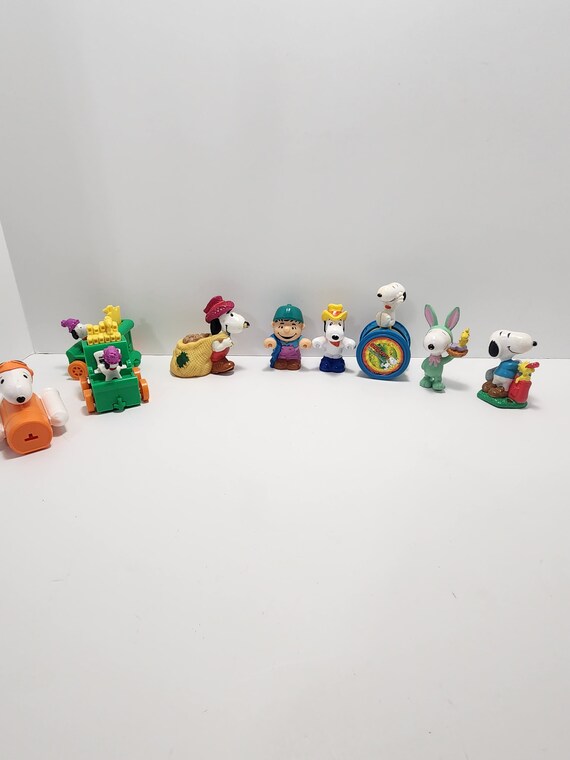 Peanuts Charlie Brown Miniature Figures Snoopy PVC Toys Lot Of 4