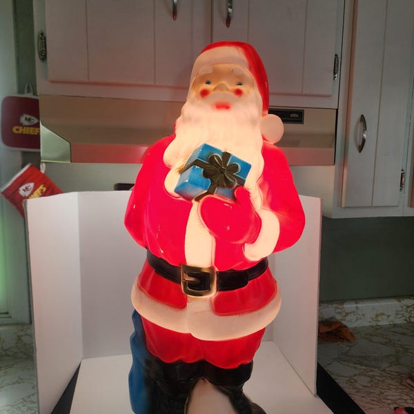 Figura de Papá Noel de plástico moldeado por soplado de la marca Empire de los años 70, con luz para exteriores - Papá Noel - Navidad - Decoración navideña - Empire - Moldeado por soplado - Navidad vintage