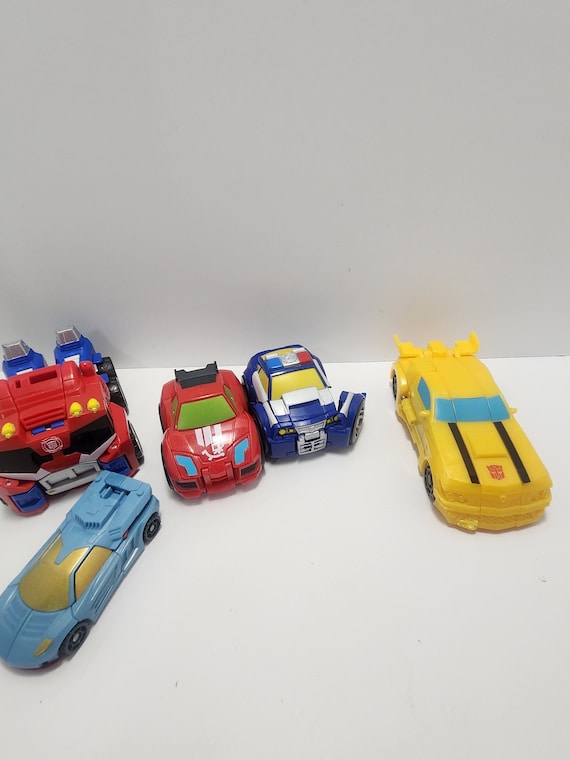 トランスフォーマーとレスキューボッツのアクションフィギュア