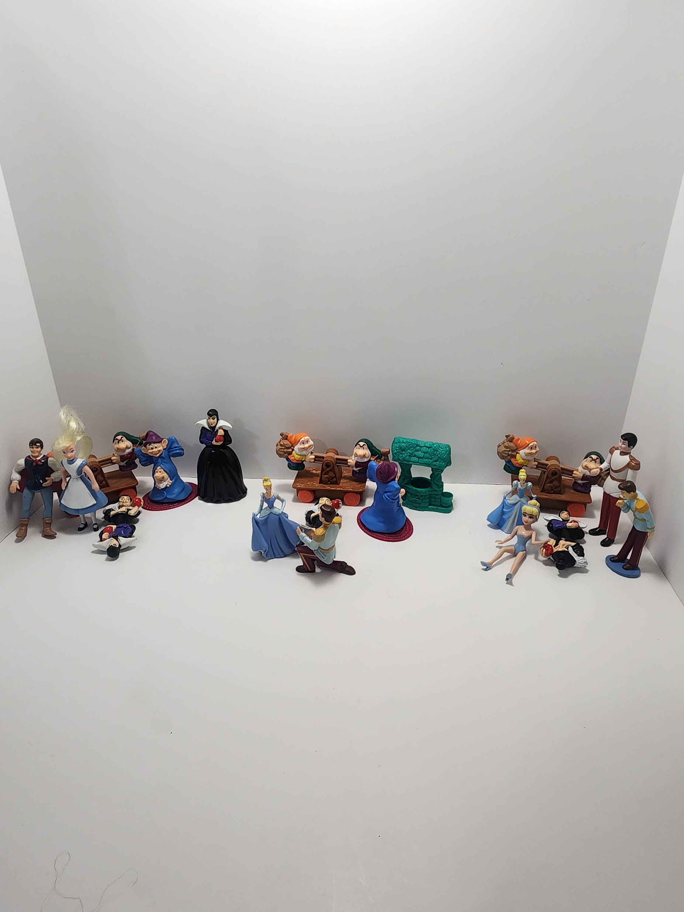 Amazon.co.jp: Disney Traditions シンデレラ &チャーミング王子
