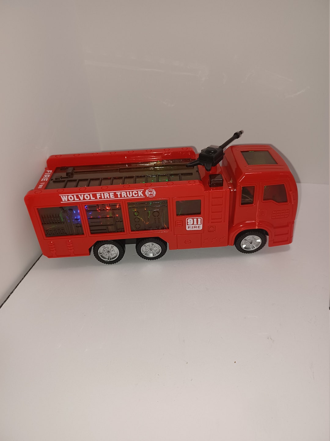 Wolvol Firetruck Fire Engine 3D Lighting Effects Sounds Lights Sirens ...