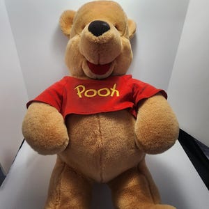 Grande peluche classique de 20 pouces Winnie l&#39;ourson - Ourson - Winnie l&#39;ourson - Disney - Peluche Disney - Cadeau Disney - Peluches