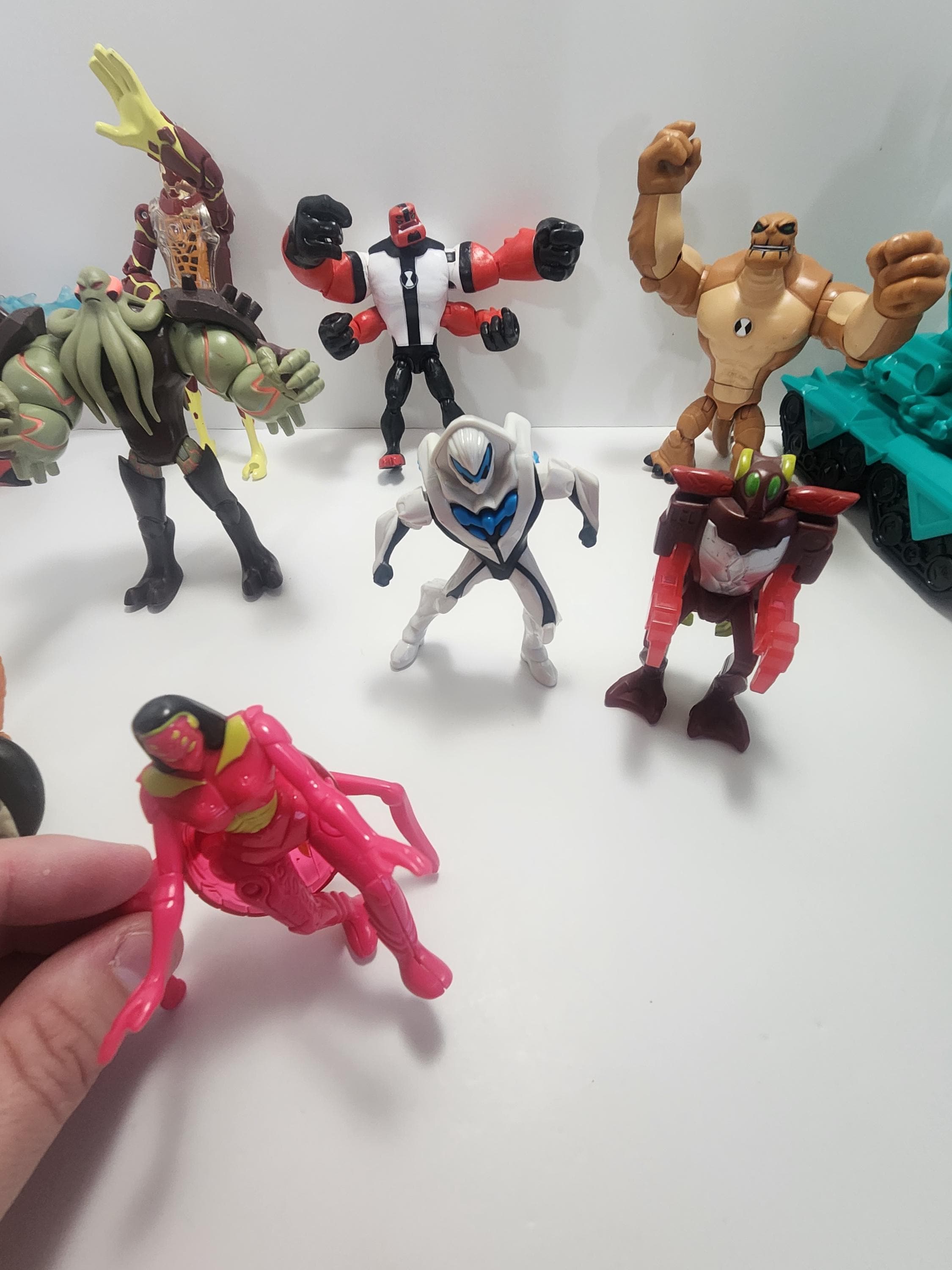 ベン 10 プレイメイツ アクションフィギュア カートゥーン ベン 10 プレイメイツ アクションフィギュア カートゥーン
