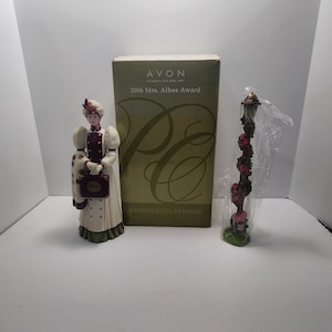 Avon 2006 Vintage Mrs Albee Award Figurine - Avon - Figurines - Mrs Albee - Awards - Women - Vintage Figurines - Vintage Avon