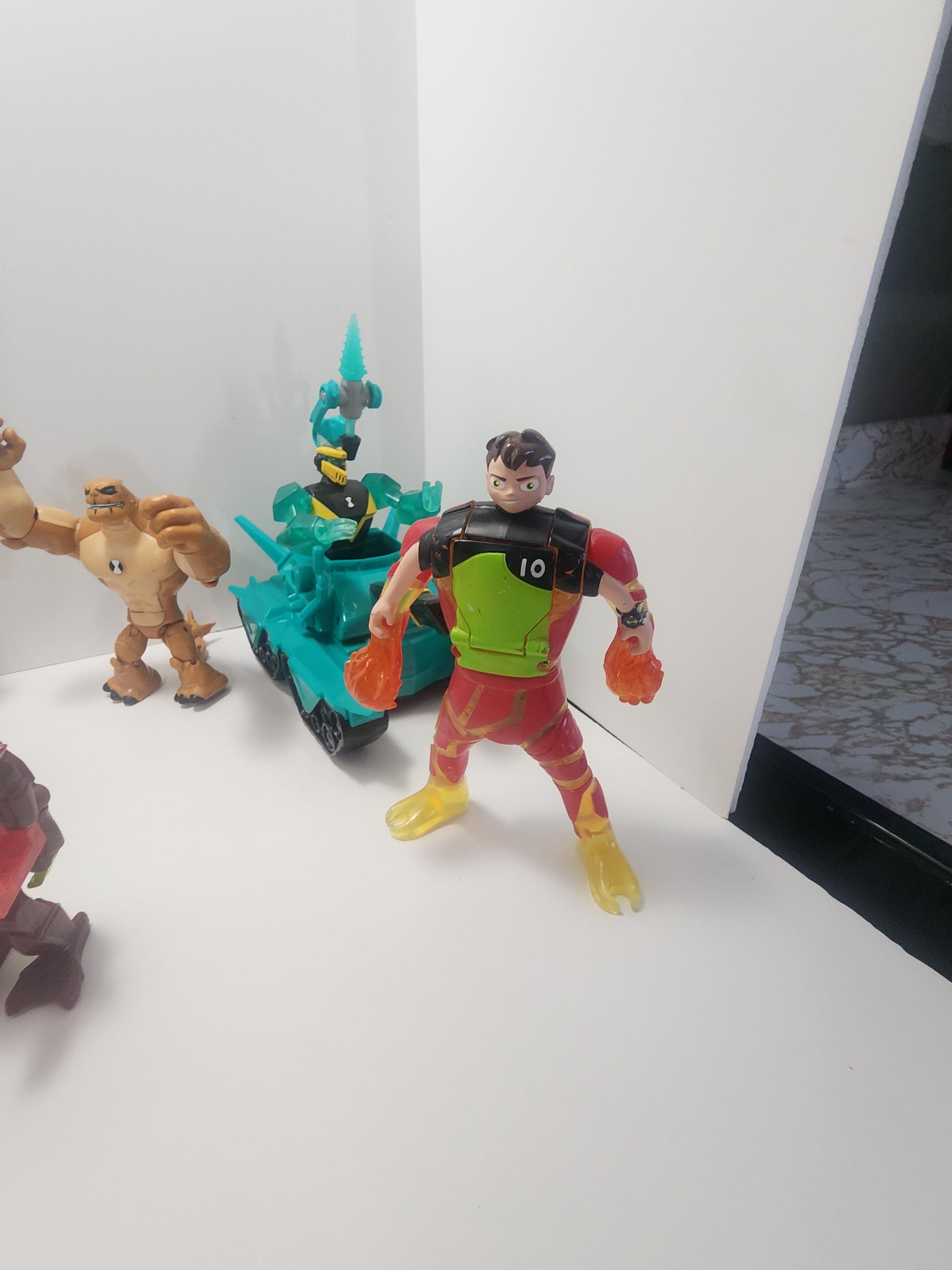 ベン 10 プレイメイツ アクションフィギュア カートゥーン