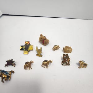 Lot Of Vintage CUTE Animal Pins - Raccoon- Pins - Animals - Animal Gifts - Cute Animals - Vintage Pins - Buttons