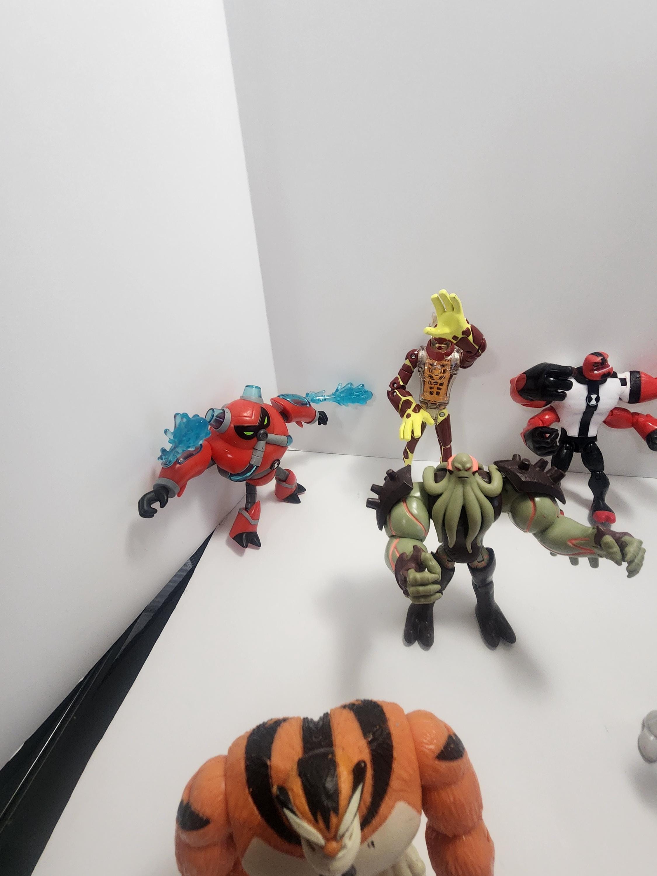ベン 10 プレイメイツ アクションフィギュア カートゥーン