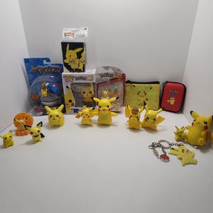 Pikachu Toys and Figures - Pokemom - Pikachu - Figures - Trading Cards - Pokemom Cards - Tcg