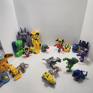 Kavels met actiefiguren transformatoren - transformatoren - actiefiguren - speelgoedkavels - vintage transformatoren - reddingsbots - robots - transformatoren vijg