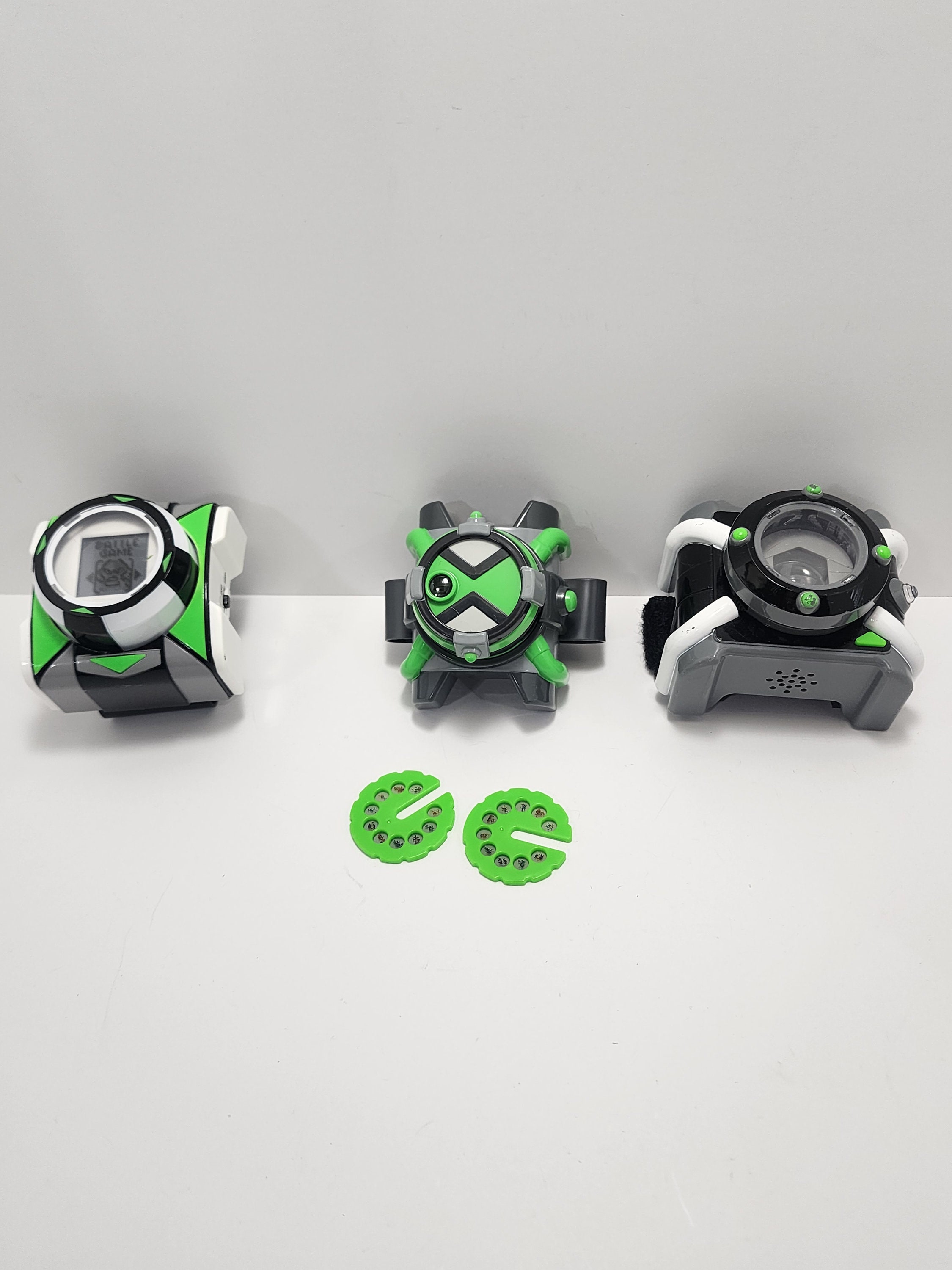  Ben 10 Basic Omnitrix : Toys & Games