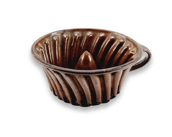 Bundt cake pan, French, stoneware