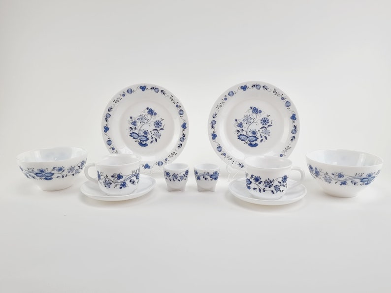 Arcopal Aster, Blue onion, breakfast set, 10 pieces, Arcopal France, blue and white, vintage dinnerware set, retro cups, vintage gift image 1