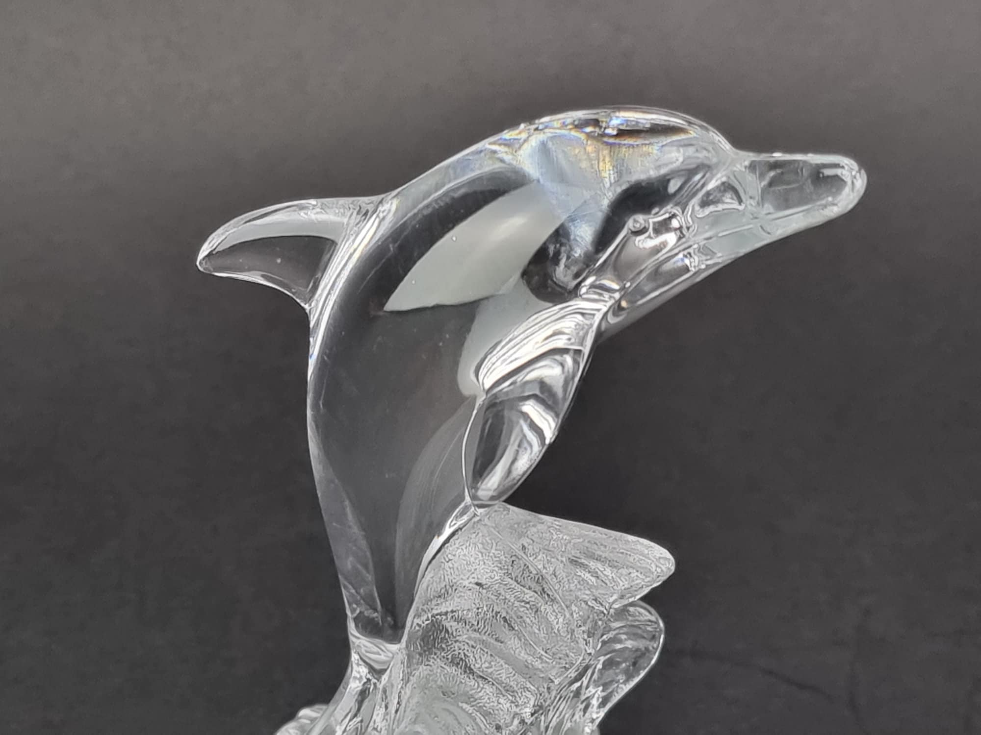 CRISTAL D'ARQUES Sculpture animalière PAON FAISANT LA ROUE En partie coloré