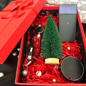 Christmas Gift Box,Company Gifts,Gift for Employee,Corporate Gift Pack,Customized Pack,Charger,Speaker,Powerbank,Affordable Price