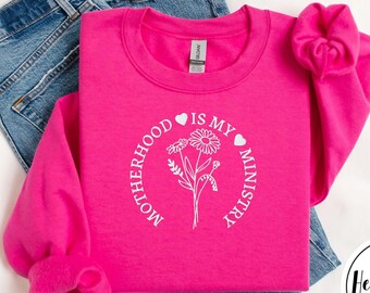 Sudadera con cuello redondo y flores bordadas "La maternidad es mi ministerio", sudadera bordada para mamá que educa en casa, regalo para mamá que educa en casa