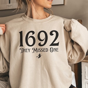 Halloween Sweatshirt, Witch Sweatshirt, Salem Massachusetts Crewneck, Retro Halloween Sweater, Salem Witch Halloween TShirt, Spooky Crewneck