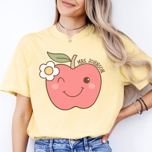 Custom Teacher Shirt, Personalized Teacher Shirt, Trendy Teacher Appreciation Gift,Retro Apple Teacher Name T-Shirt,Elementary Teacher Shirt