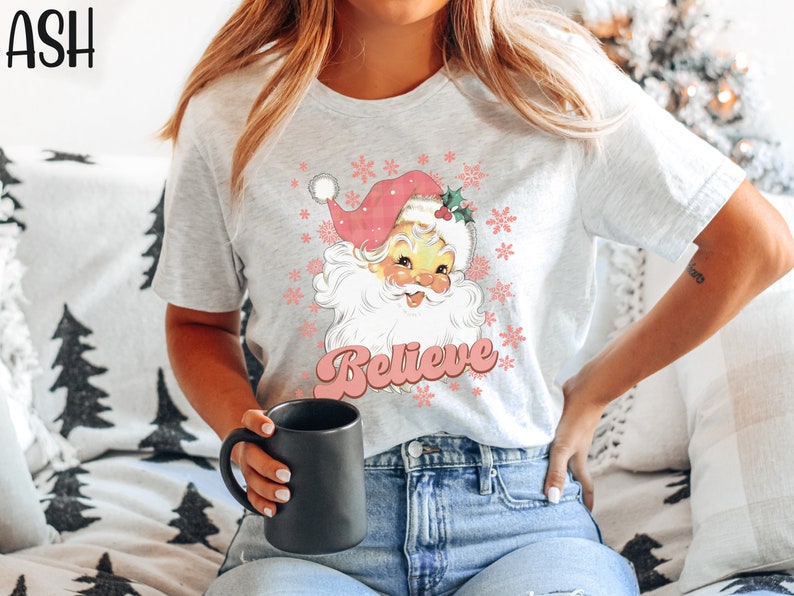 Pink Retro Santa Tee, Pink Christmas Santa Graphic Tee, Clothing, Retro Vintage Tee, Pink Santa T-shirt, Christmas Vibes, Pastel Holiday Tee bild 5