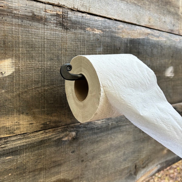 Toilet paper holder (scroll)//Hand-Forged//Toilet Paper Holder//Artisanal Craftsmanship//Bathroom Functionality//Decorative//Steel//Forge