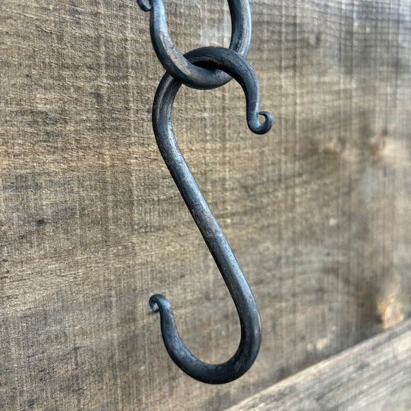 S Hook//Blacksmithing//Metalwork//Ironwork//Rustic decor//Home essentials//Traditional craftsmanship/Wall hooks//Functional art//