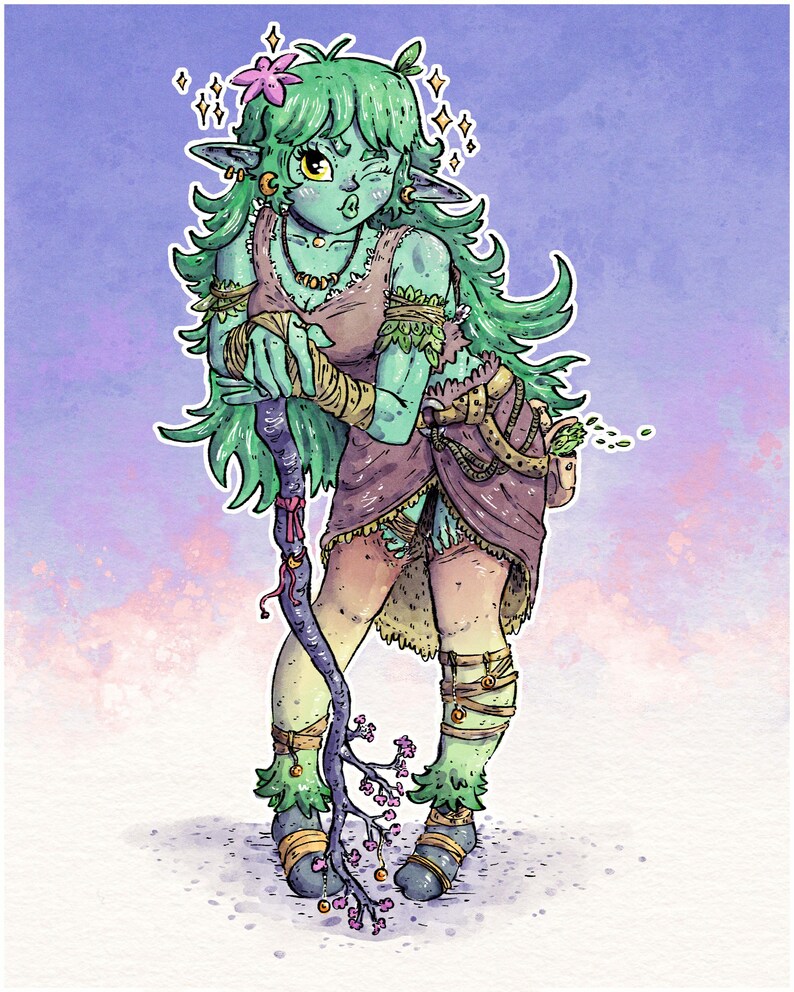 Puede incluir: Ilustraci&oacute;n fant&aacute;stica de una figura verde, parecida a un elfo, con pelo largo verde, vestida con un vestido marr&oacute;n y sosteniendo un bast&oacute;n. El personaje tiene una flor en el pelo y est&aacute; adornado con joyas. El fondo es una suave mezcla de morado y rosa.