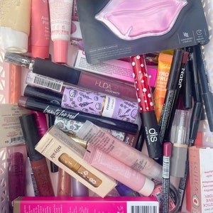 Mystery Lipgloss & Lip Balm Scoup Bundle (GOOD VALUE)