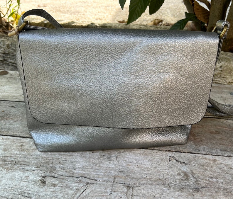 Sac à main bandoulière, besace 100% Vegan gris métallique