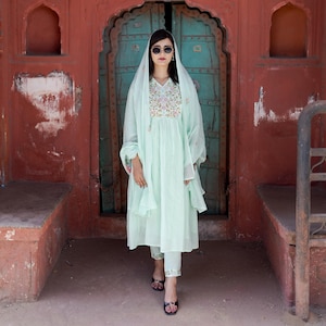 Anarkali Kurta Bestickter Baumwollanzug Hellgrünes Ethnisches Kleid Indisches Outfit für Frauen Festival Wear Made in India Traditionelle indische Kleidung