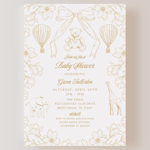 Peut inclure: Une invitation de fête prénatale dorée et blanche avec un motif floral. L'invitation représente un ours en peluche, des montgolfières et une girafe. Le texte sur l'invitation indique "Join us for a Baby Shower Honoring Gwen Fullerdon Saturday, April 26th 1PM - 3PM The Venue 5123 Country Club Drive Brentwood, TN 37027 details RSVP to Olivia xxx.xxx.xxxx Diaper Raffle Optional Registers at Amazon"