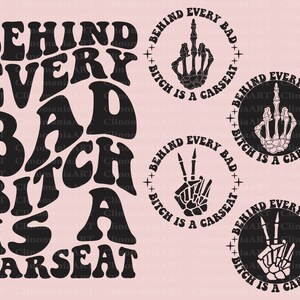 Behind Every Bad Bitch Is A Carseat Png, Bad Bitch Svg, grappig citaat Svg, volwassen grappig Svg, grappige moeder Svg, Snarky Svg, auto Sticker Svg