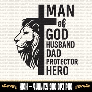 Może przedstawiać: Czarno-biały projekt graficzny przedstawiający głowę lwa z krzyżem z tyłu. Tekst brzmi "Mężczyzna Boga, Mąż, Tata, Obrońca, Bohater".