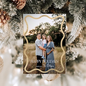 Sjabloon voor moderne vakantiefotokaart, golvende kerstkaart, Happy Holidays-fotokaart, minimalistische kerstkaart, gouden kerstkaart
