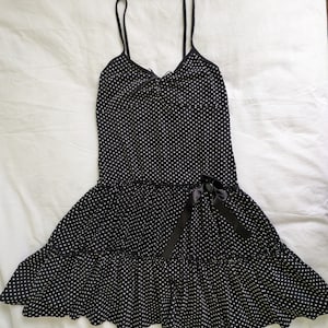 Vintage Y2K XS YRC Polka Dot Black White Fit and Flare Mini Dress Short Summer Casual Flowy Ruched Sundress Tiered Girly Sexy Sleeveles