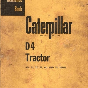 Könnte beinhalten: Ein gelber Einband für ein Caterpillar D4 Traktor Service Handbuch. Der Einband hat den Text "Servicemen's Reference Book" in einem schwarzen Kasten oben links. Der Text "Caterpillar" ist in großen schwarzen Buchstaben oben in der Mitte des Einbands. Der Text "D4 Tractor" ist in großen schwarzen Buchstaben in der Mitte des Einbands. Der Text "4G, 7J, 2T, 5T, 6U AND 7U SERIES" ist in schwarzen Buchstaben unter dem Text "D4 Tractor". Der Text "CATERPILLAR TRACTOR CO. PEORIA, ILLINOIS, U.S.A." ist in schwarzen Buchstaben unten auf dem Einband.