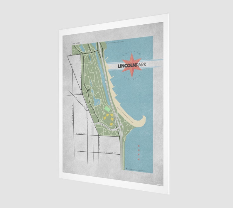 Może przedstawiać: Oprawiony wydruk mapy w stylu vintage z Lincoln Park w Chicago. Mapa przedstawia szczeg&oacute;łowy układ parku, ulic i jeziora Michigan, z tekstem "LINCOLN PARK". Paleta kolor&oacute;w obejmuje odcienie zieleni, błękitu i beżu.