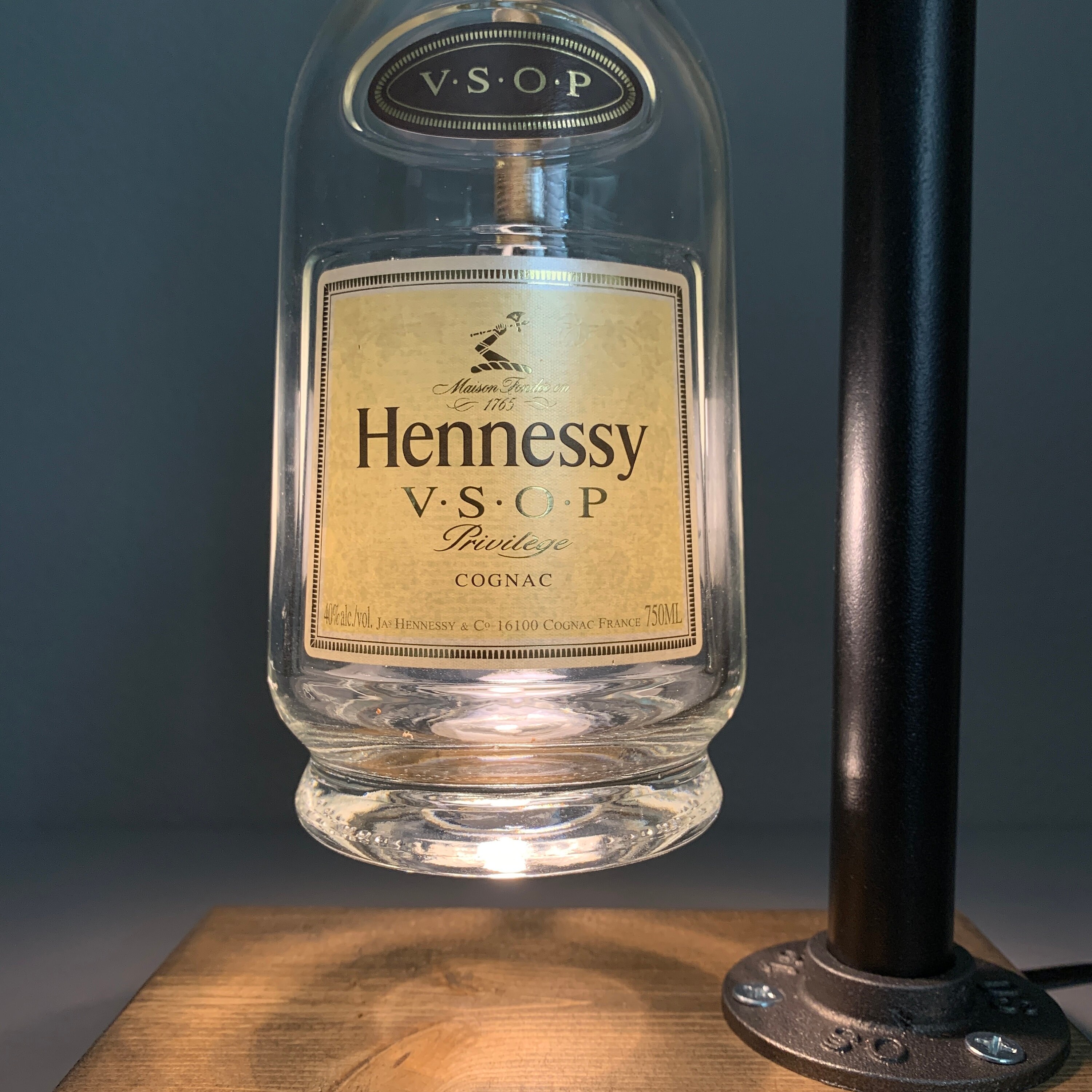 Hennessy　ボトルスタンド　ライト Hennessy ボトルスタンド ライト Hennessy Light Up 1.75L