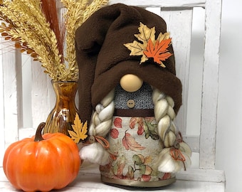 Gnomo femenino con hojas de otoño / Gnomos de jardín, decoración de gnomos de otoño