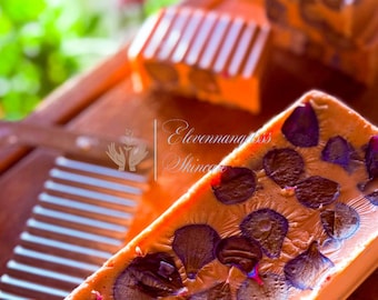 Rose Geranium Goat Milk Soap Bar, with Rose Kaolin Clay & Geranium Flowers (Exfoliating Loofah Pad Included)
