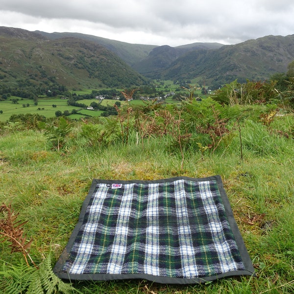 Waxed cotton and wool sit mat with case