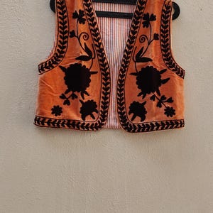 Indian Handmade Sleeveless Women&#39;s Vest & Waistcoat Hand Embroidered Suzani Velvet Vest with Vintage Look Short Jackets