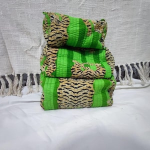 Borsa per il trucco in cotone trapuntato, borsa per cosmetici, fatta a mano, borsa da toilette, regalo ideale, piccola borsa da lavaggio per donna, stampa a blocchi, custodia per giocattoli