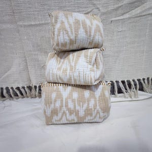 Borsa per il trucco in cotone trapuntato, borsa per cosmetici, fatta a mano, borsa da toilette, regalo ideale, piccola borsa da toilette per donna, stampa a blocchi, custodia per borsa da toilette